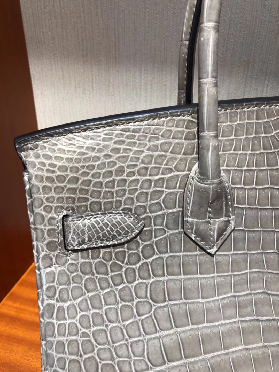 臺南新天地新光三越專賣店Hermes Birkin Bag 30亮面倒V澳洲灣鱷CK81斑鳩灰