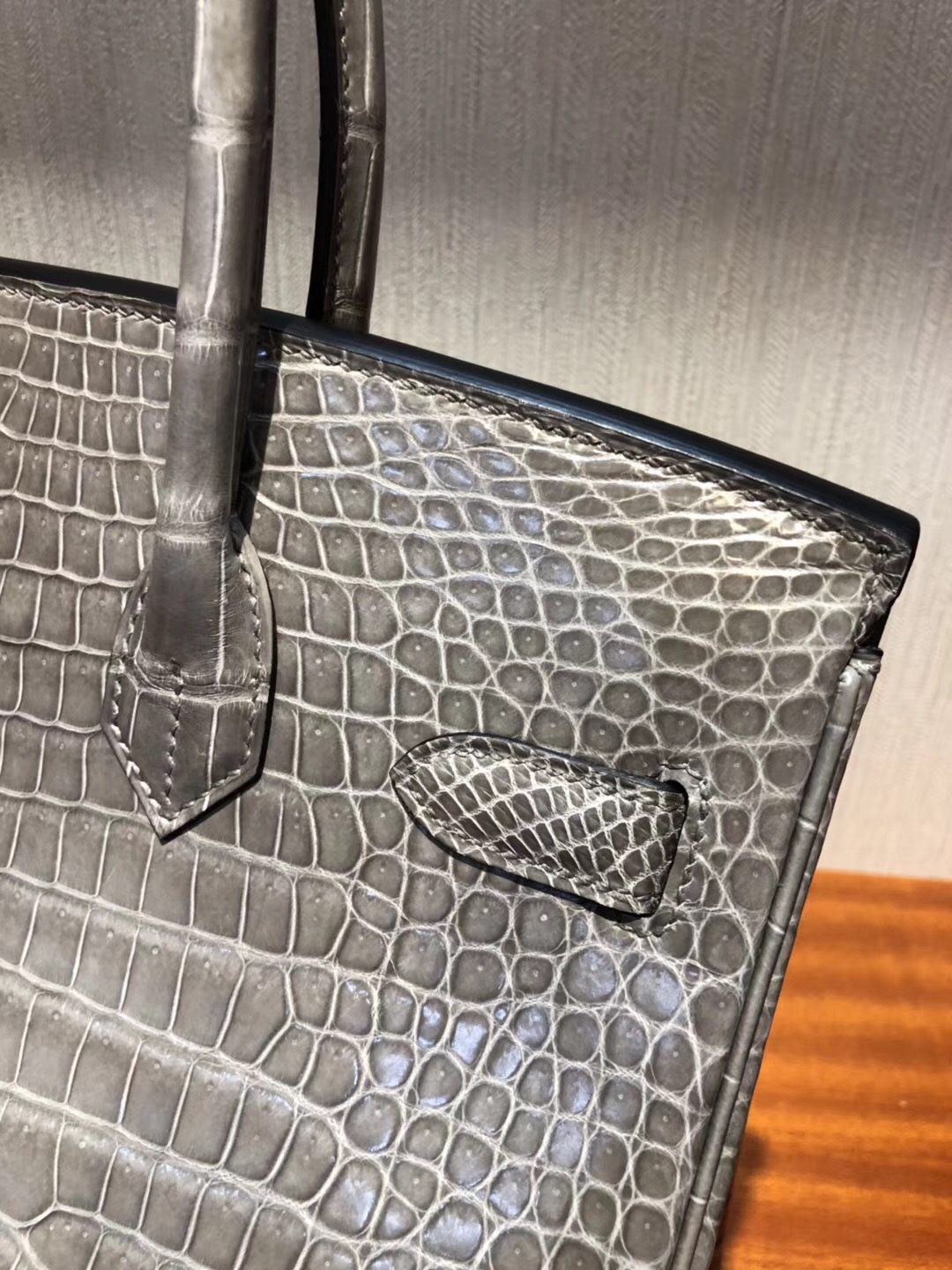 臺南新天地新光三越專賣店Hermes Birkin Bag 30亮面倒V澳洲灣鱷CK81斑鳩灰