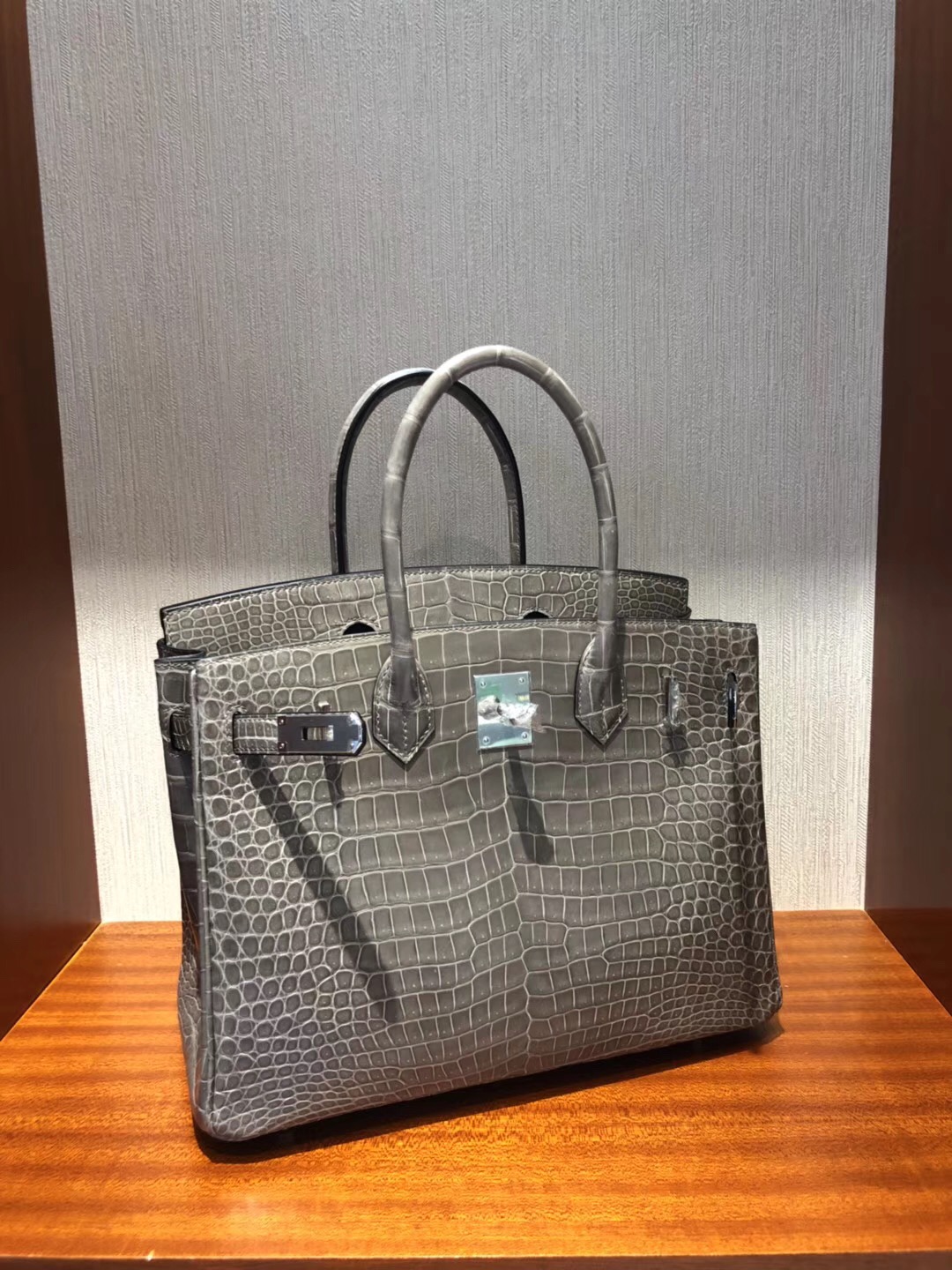 臺南新天地新光三越專賣店Hermes Birkin Bag 30亮面倒V澳洲灣鱷CK81斑鳩灰