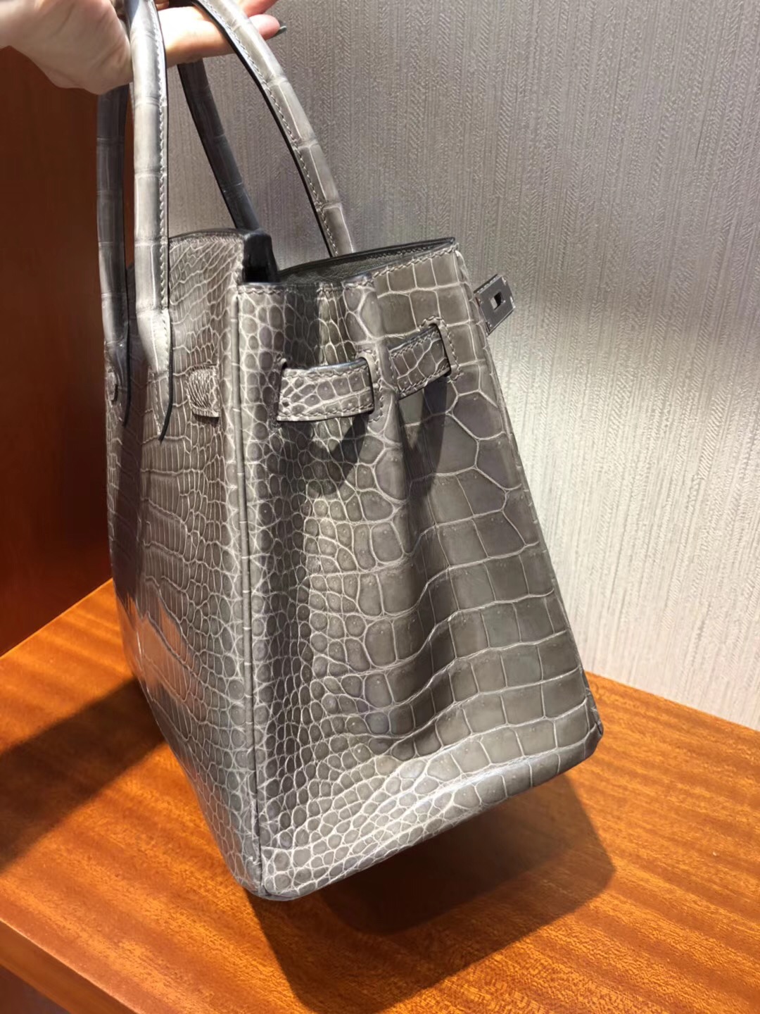 臺南新天地新光三越專賣店Hermes Birkin Bag 30亮面倒V澳洲灣鱷CK81斑鳩灰