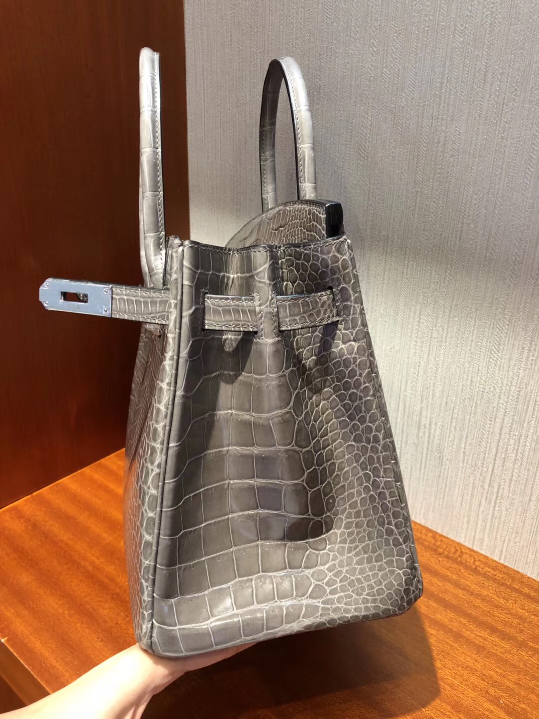 臺南新天地新光三越專賣店Hermes Birkin Bag 30亮面倒V澳洲灣鱷CK81斑鳩灰