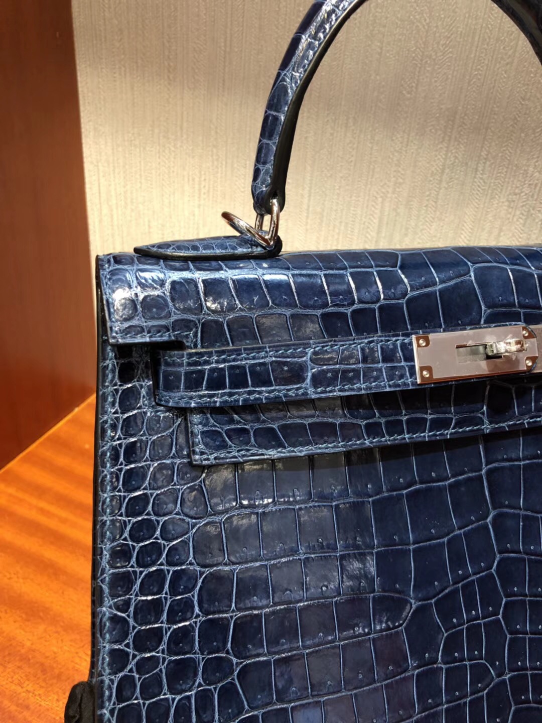 愛馬仕凱莉包價格Hermes Kelly Bag 28亮面倒V澳洲灣鱷CK73寶石藍銀扣