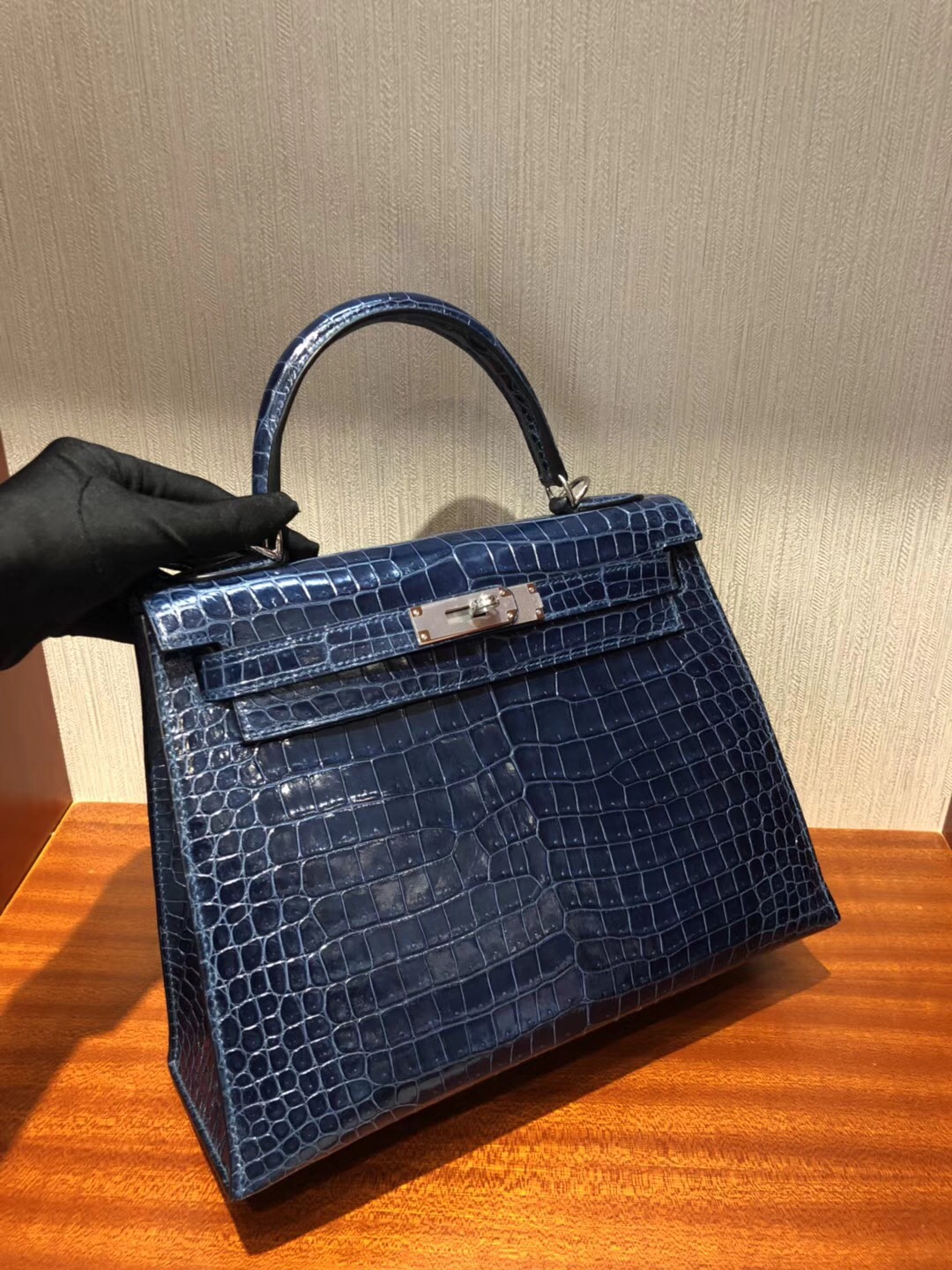 愛馬仕凱莉包價格Hermes Kelly Bag 28亮面倒V澳洲灣鱷CK73寶石藍銀扣