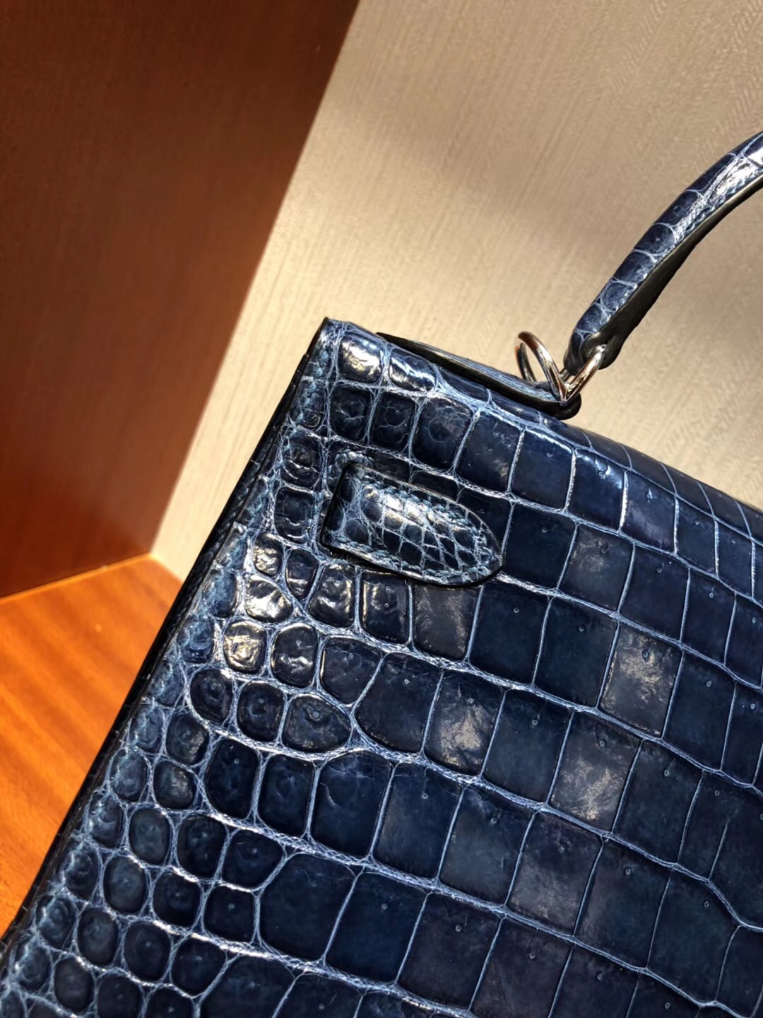 愛馬仕凱莉包價格Hermes Kelly Bag 28亮面倒V澳洲灣鱷CK73寶石藍銀扣