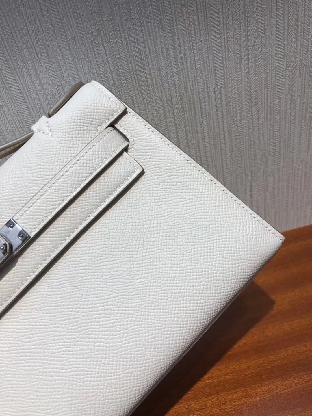 Hermes Mini Kelly 22cm pochette Epsom CK10奶昔白 Craie 全手工蠟線縫 銀扣