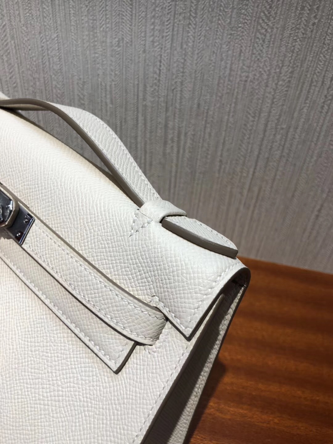 Hermes Mini Kelly 22cm pochette Epsom CK10奶昔白 Craie 全手工蠟線縫 銀扣