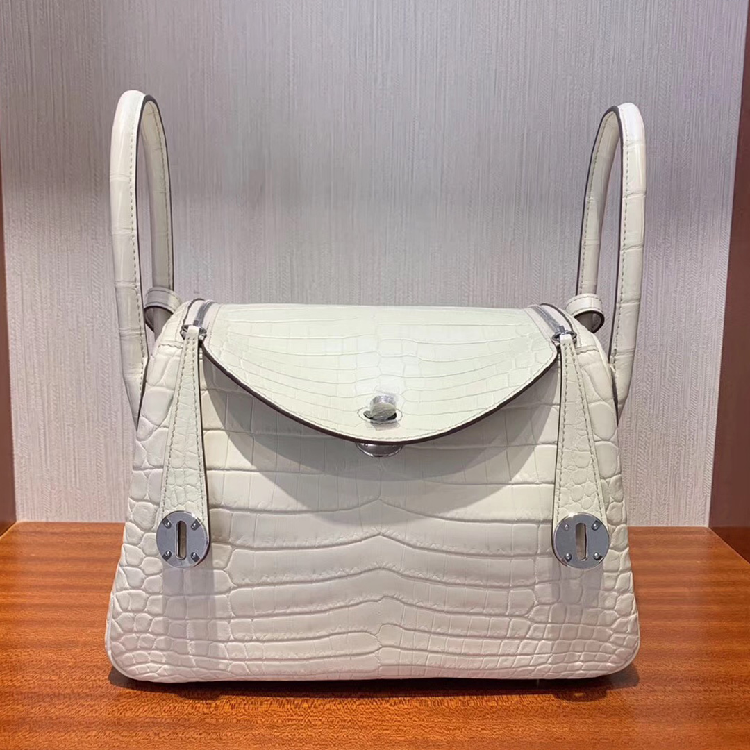 愛馬仕吉隆坡機場專賣店 Hermes lindy 26cm 8L beton 奶油白 尼羅鱷魚