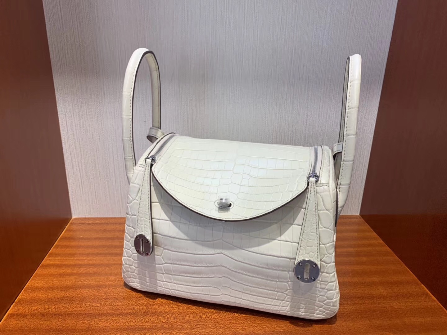 愛馬仕吉隆坡機場專賣店 Hermes lindy 26cm 8L beton 奶油白 尼羅鱷魚