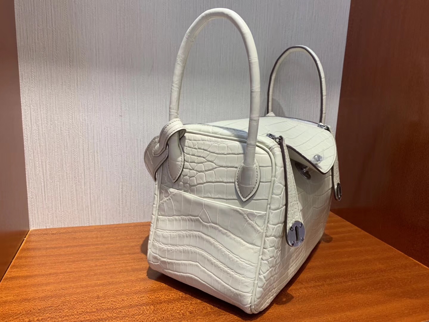 愛馬仕吉隆坡機場專賣店 Hermes lindy 26cm 8L beton 奶油白 尼羅鱷魚