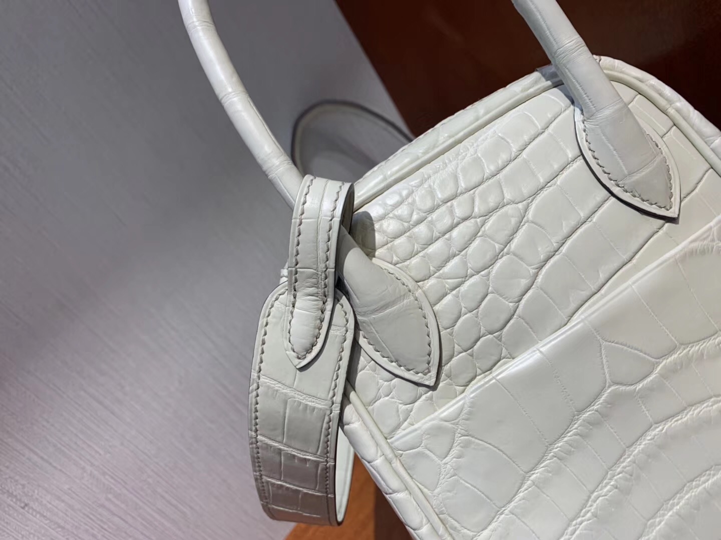 愛馬仕吉隆坡機場專賣店 Hermes lindy 26cm 8L beton 奶油白 尼羅鱷魚