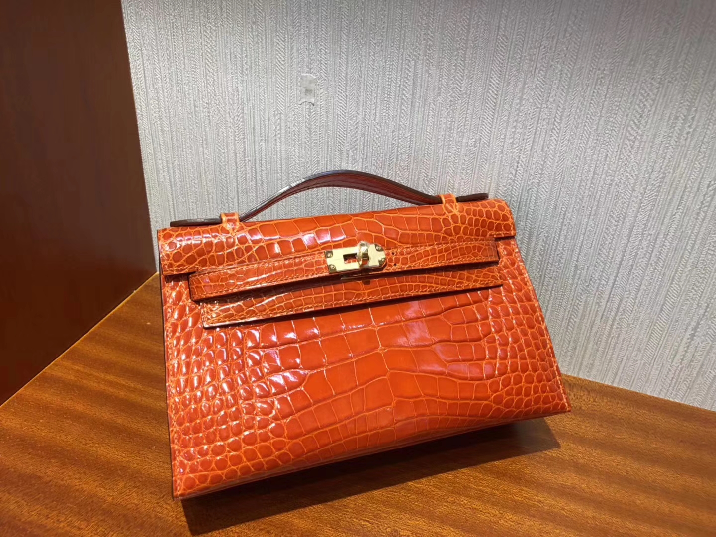 開箱愛馬仕迷你凱莉包 Hermes Minikelly Pochette 22 9J火焰橙 方塊美洲鱷魚金扣