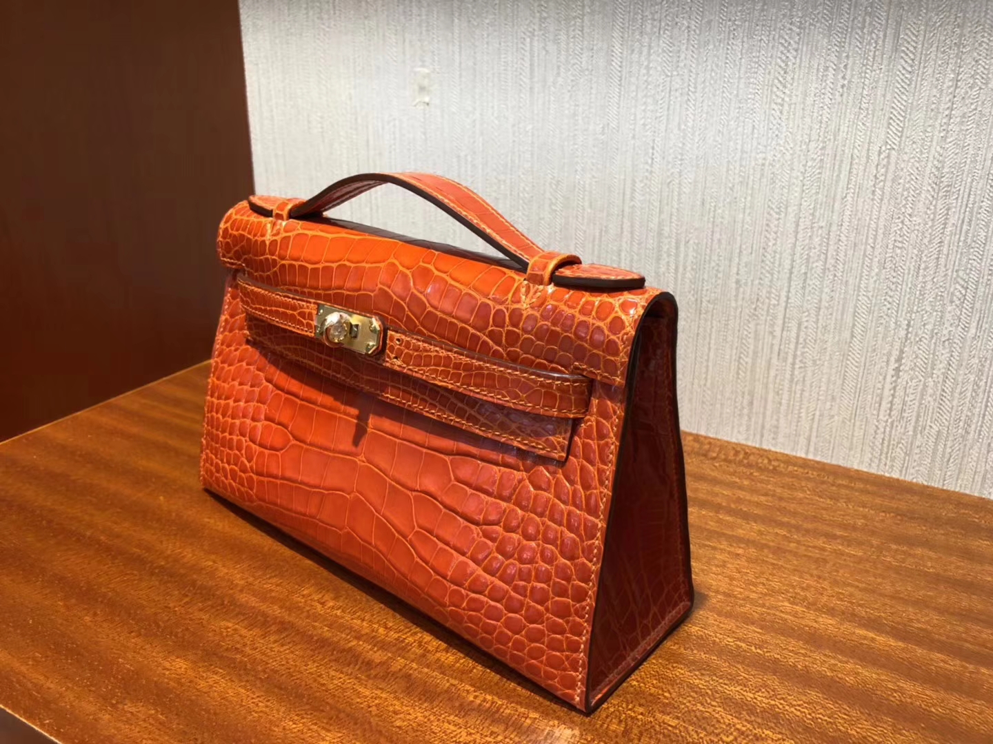 開箱愛馬仕迷你凱莉包 Hermes Minikelly Pochette 22 9J火焰橙 方塊美洲鱷魚金扣