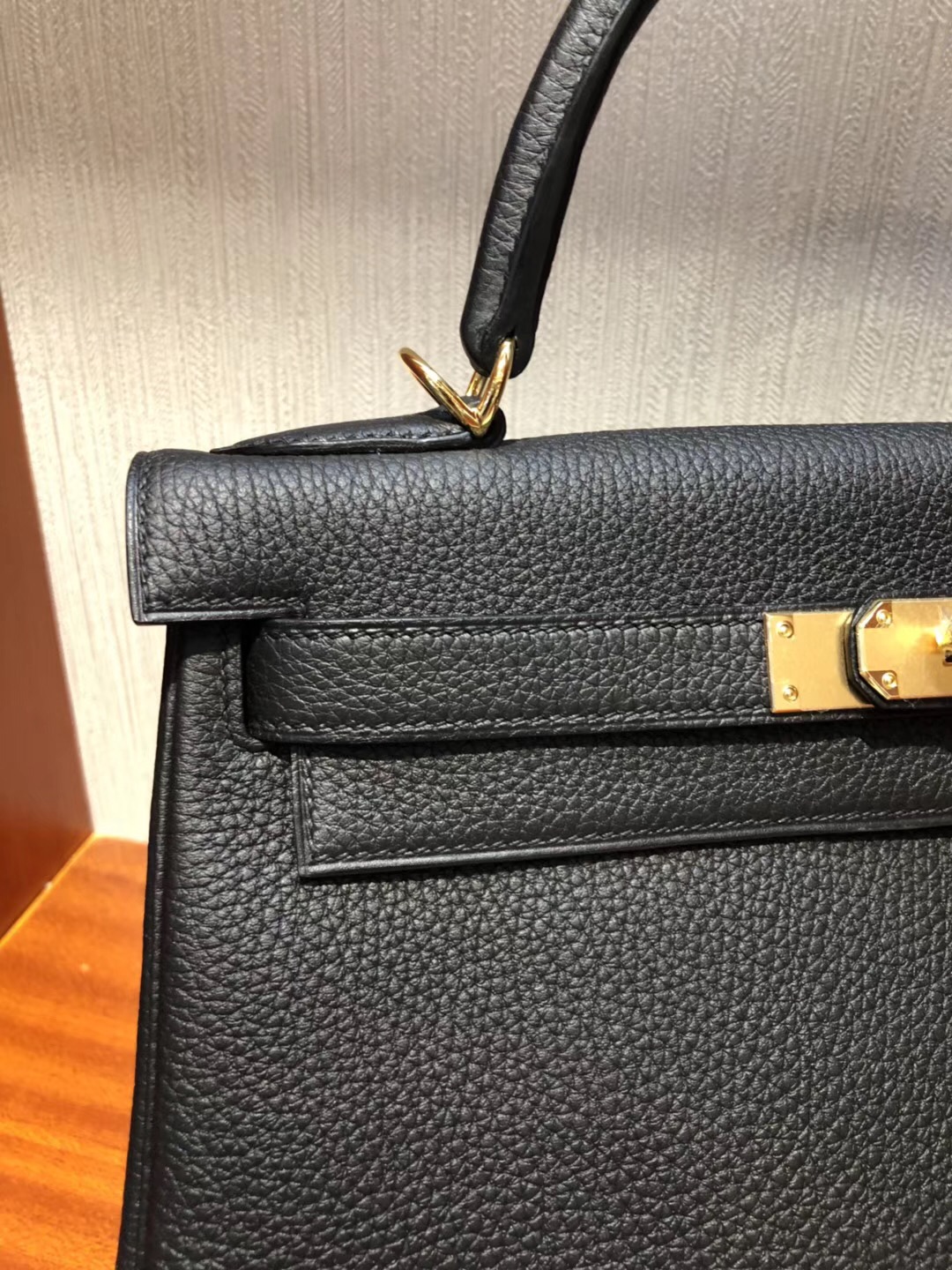 愛馬仕凱莉包細節圖Hermes Kelly 28cm CK89黑色Togo小牛皮 金扣