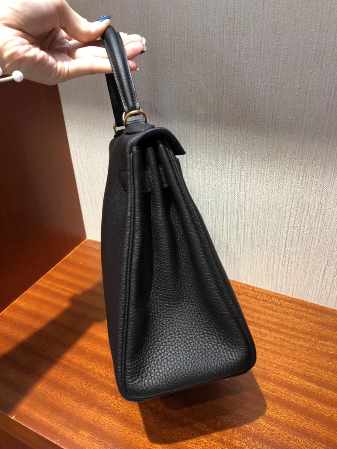 愛馬仕凱莉包細節圖Hermes Kelly 28cm CK89黑色Togo小牛皮 金扣