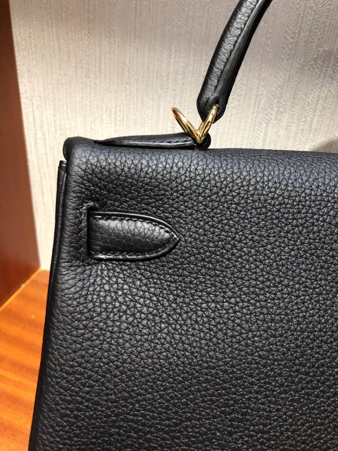 愛馬仕凱莉包細節圖Hermes Kelly 28cm CK89黑色Togo小牛皮 金扣