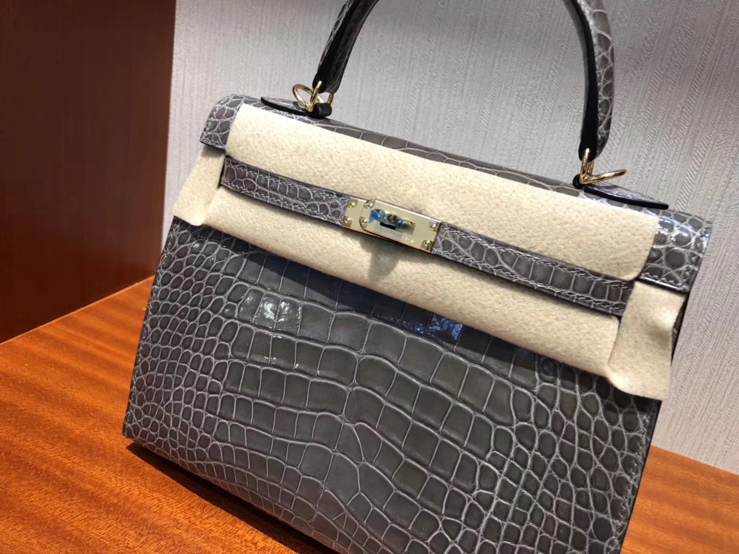 爱马仕外縫凯莉包 Hermes Kelly 25cm CK81斑鳩灰 亮面方塊 美洲鱷魚