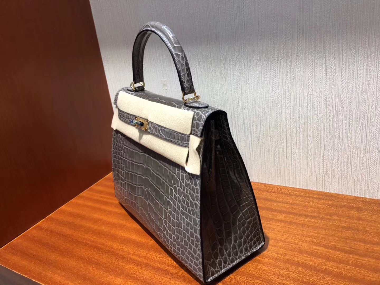 爱马仕外縫凯莉包 Hermes Kelly 25cm CK81斑鳩灰 亮面方塊 美洲鱷魚