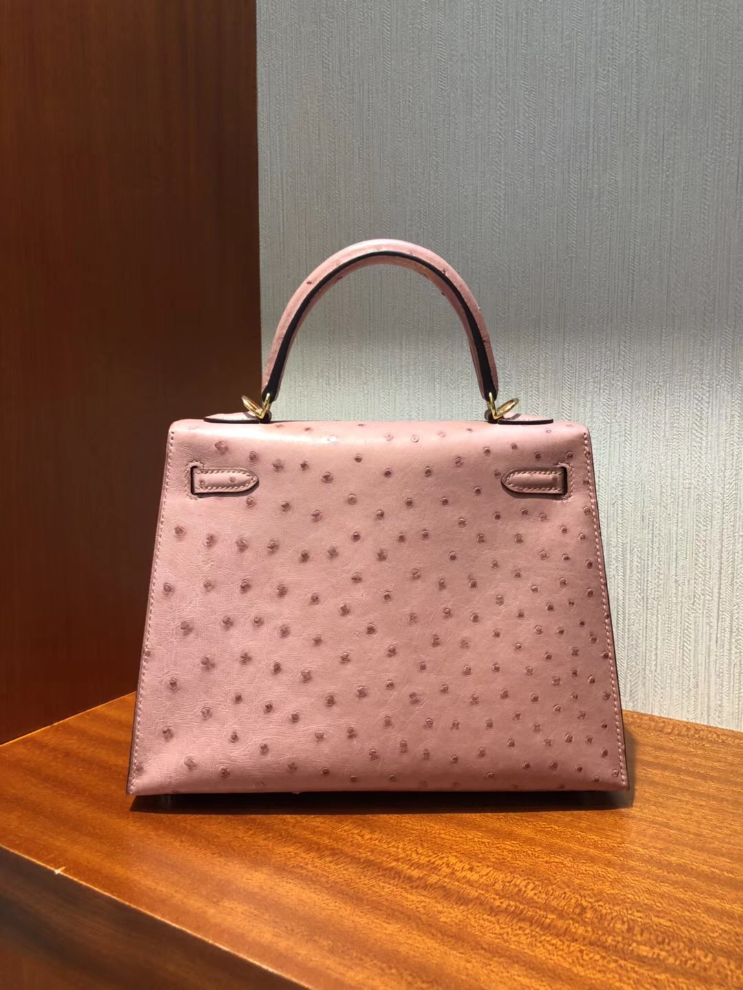 愛馬仕吉隆坡機場專賣店Hermes Kelly 25cm 南非鴕鳥皮 cc94陶瓷粉 金扣