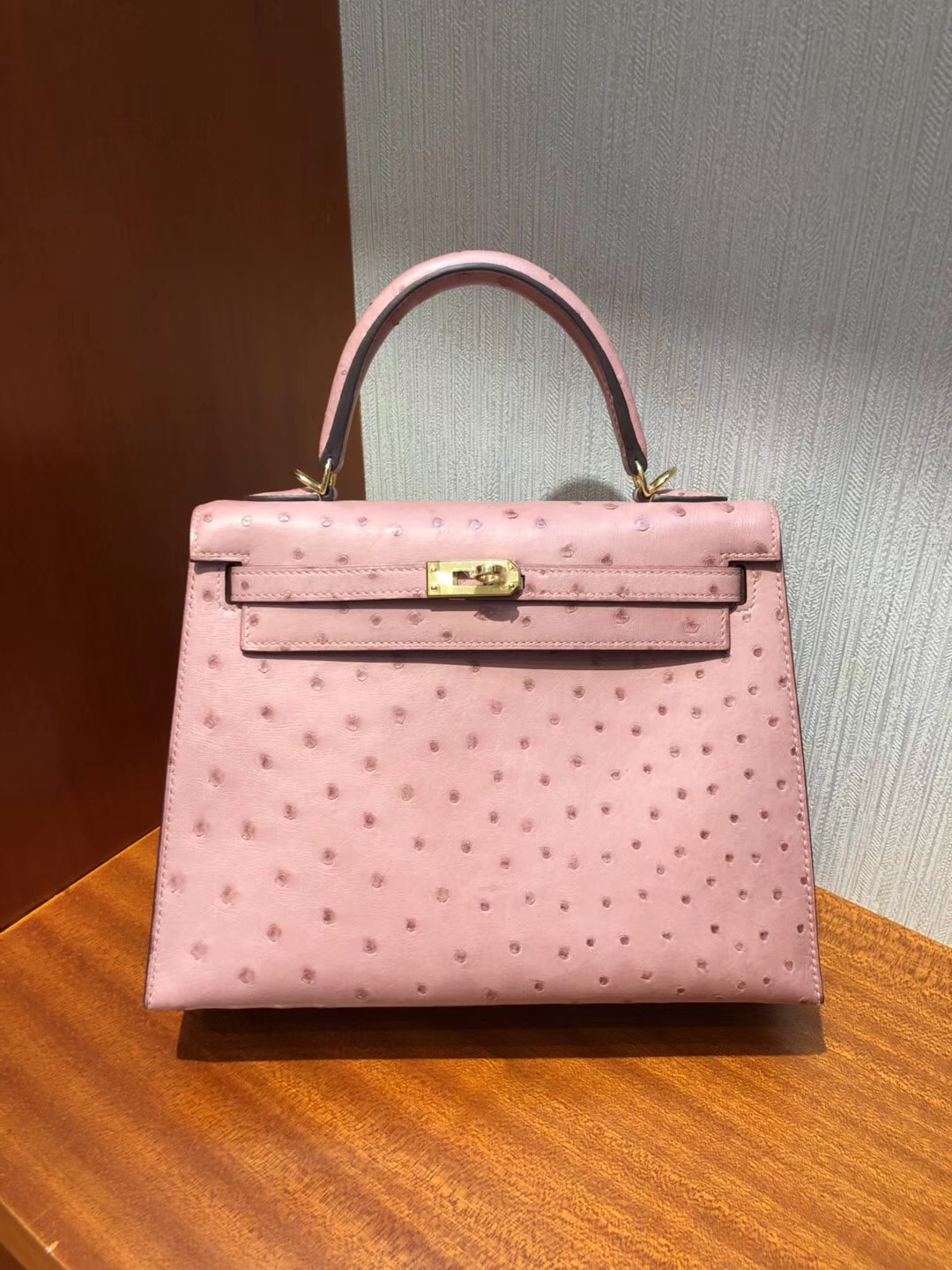 愛馬仕吉隆坡機場專賣店Hermes Kelly 25cm 南非鴕鳥皮 cc94陶瓷粉 金扣