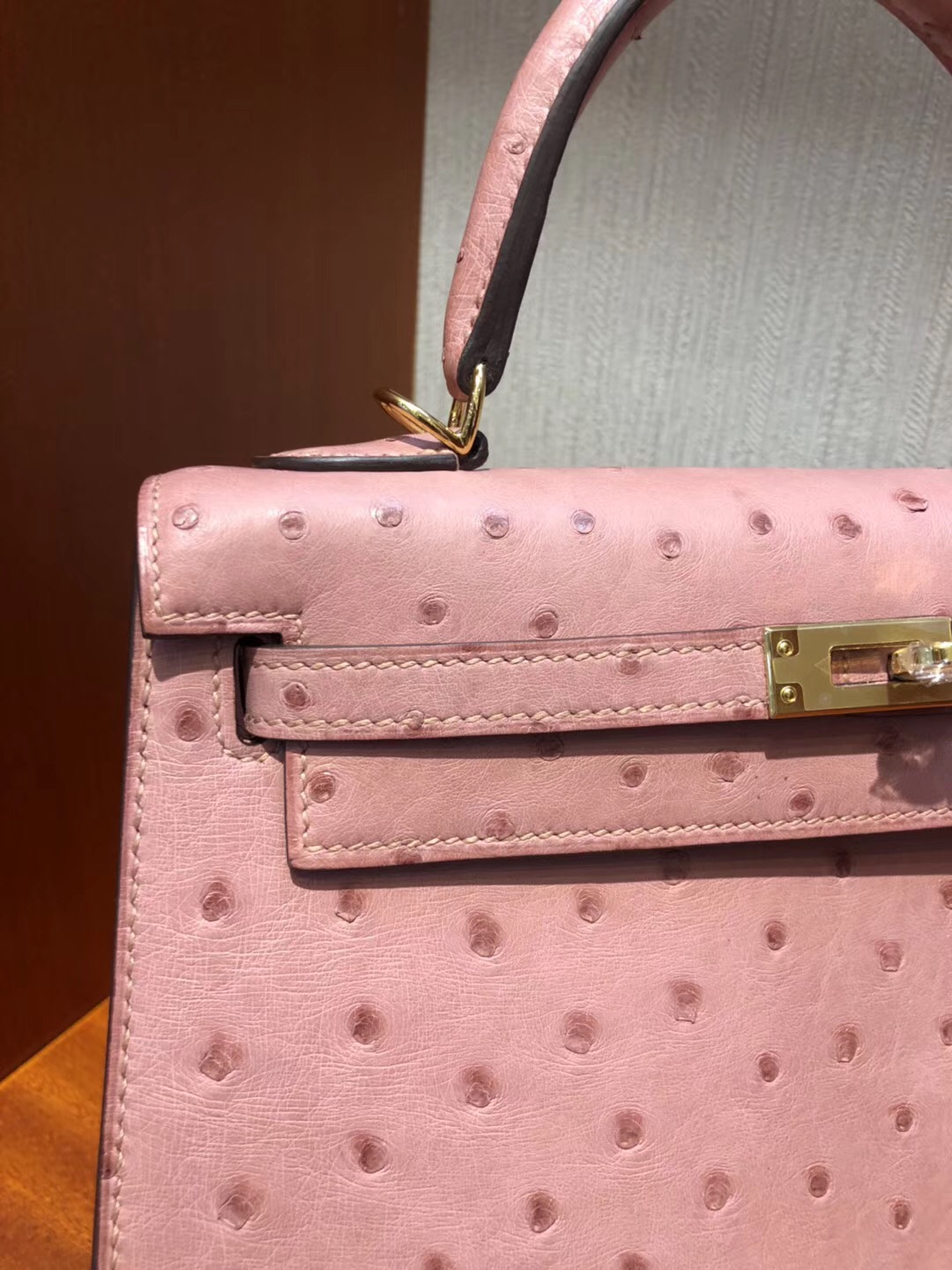 愛馬仕吉隆坡機場專賣店Hermes Kelly 25cm 南非鴕鳥皮 cc94陶瓷粉 金扣