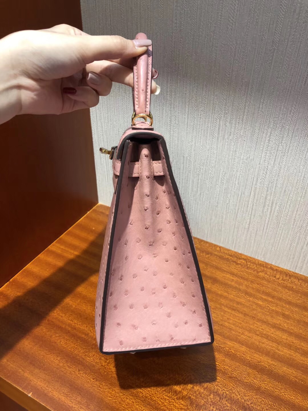 愛馬仕吉隆坡機場專賣店Hermes Kelly 25cm 南非鴕鳥皮 cc94陶瓷粉 金扣