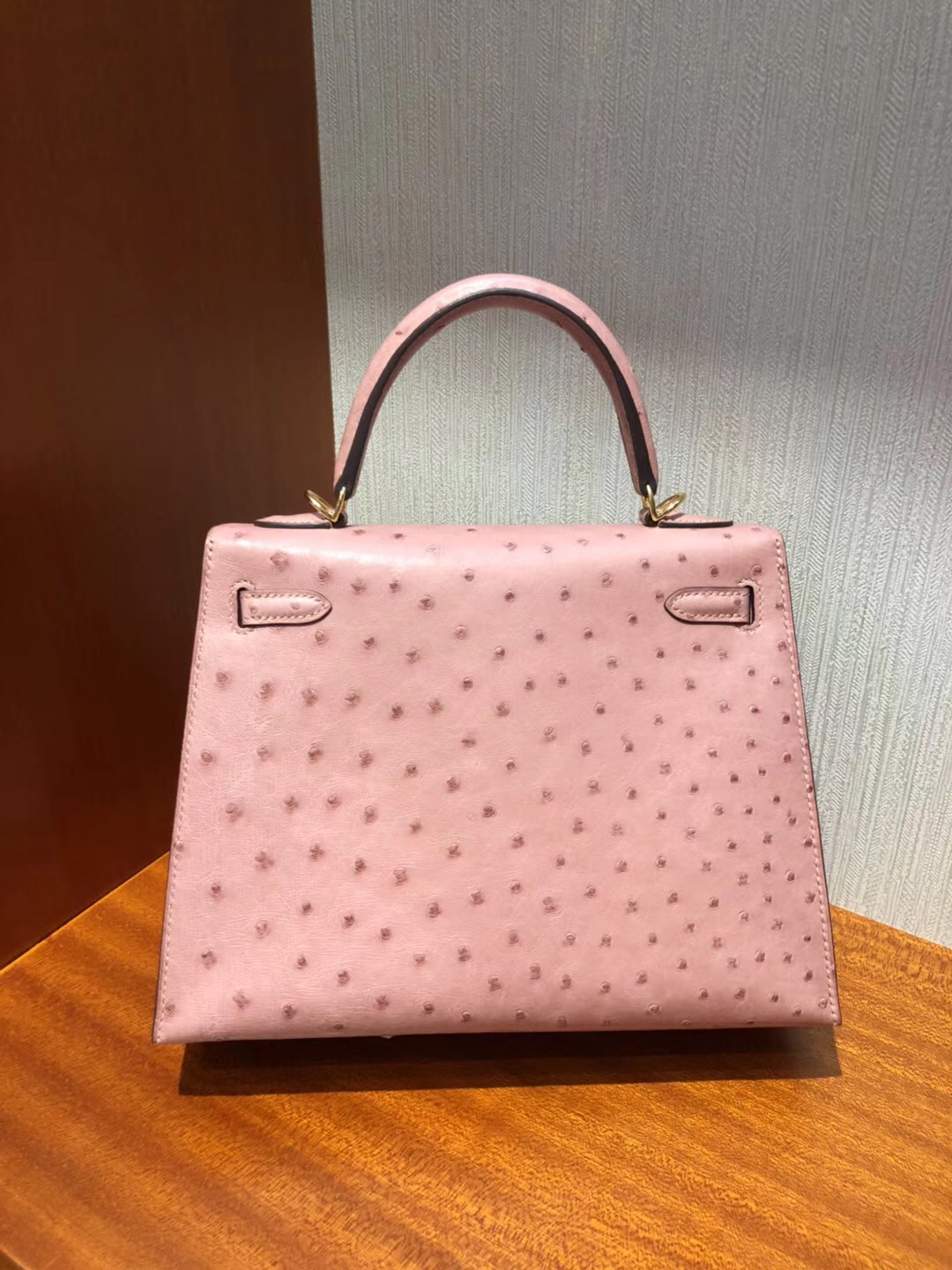 愛馬仕吉隆坡機場專賣店Hermes Kelly 25cm 南非鴕鳥皮 cc94陶瓷粉 金扣