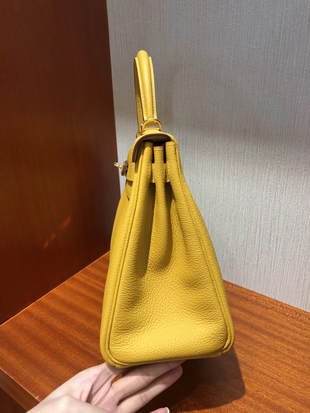 愛馬仕包包官網 圖片價格 凱莉包 Hermes Kelly 9D琥珀黃 Togo 28cm金扣