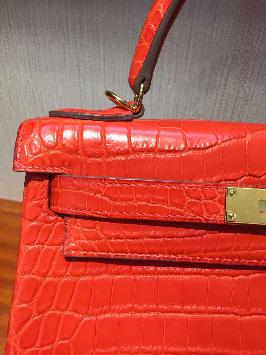 愛馬仕Hermes 凱莉包包Kelly 28cm Bag 8V 罌栗橘 霧面兩點鱷魚 金扣