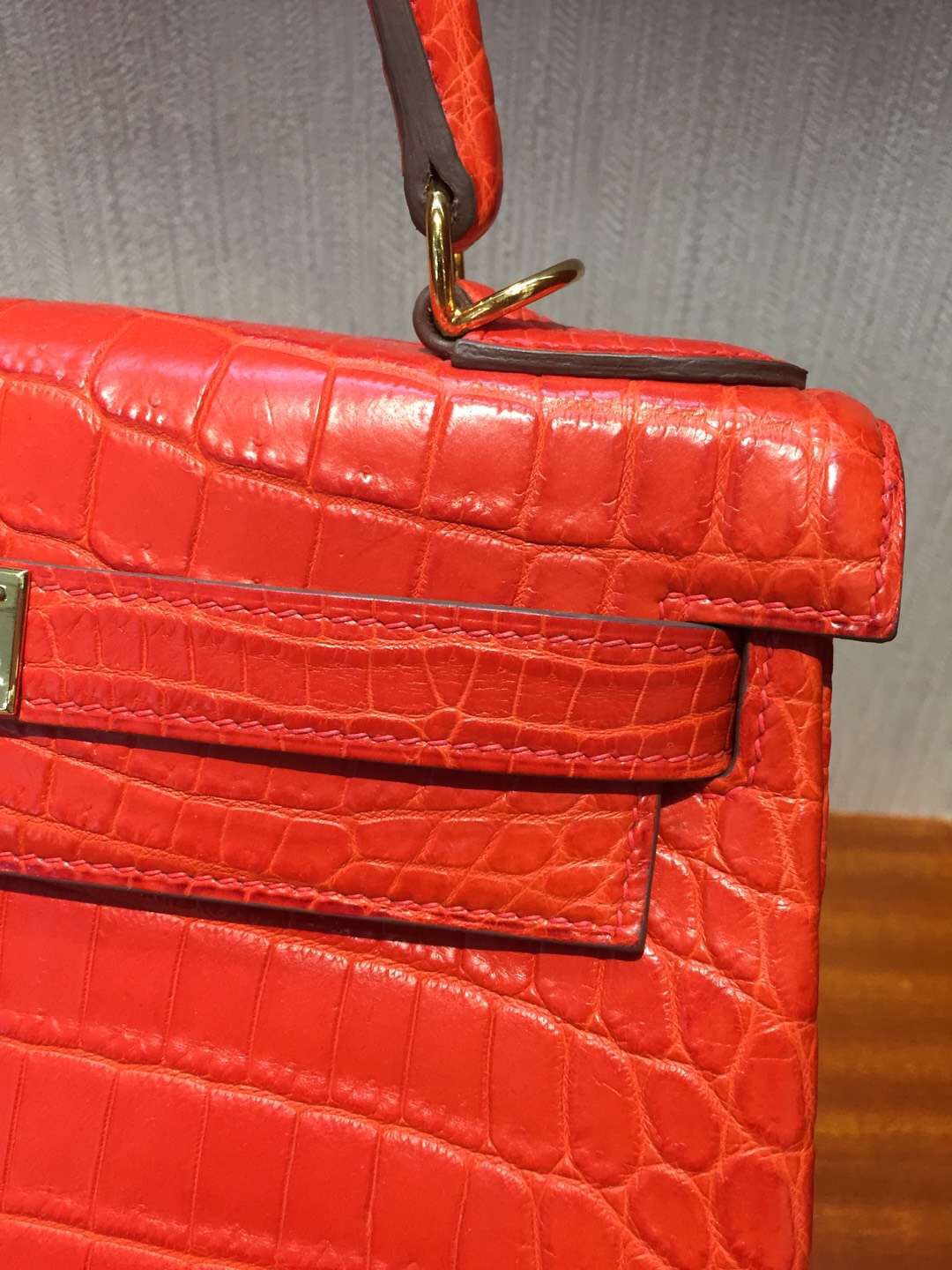 愛馬仕Hermes 凱莉包包Kelly 28cm Bag 8V 罌栗橘 霧面兩點鱷魚 金扣