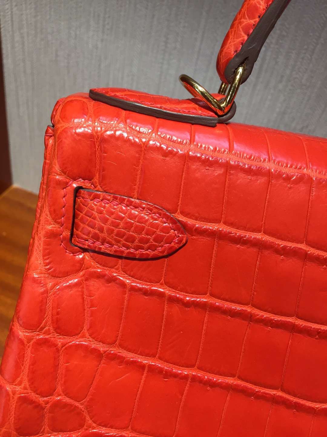 愛馬仕Hermes 凱莉包包Kelly 28cm Bag 8V 罌栗橘 霧面兩點鱷魚 金扣