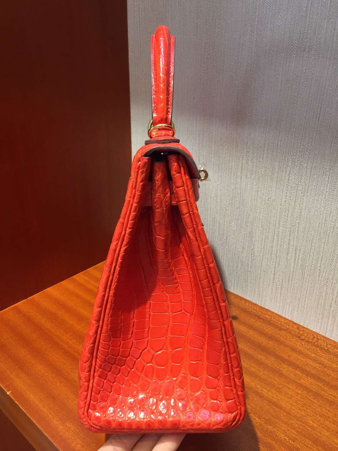 愛馬仕Hermes 凱莉包包Kelly 28cm Bag 8V 罌栗橘 霧面兩點鱷魚 金扣