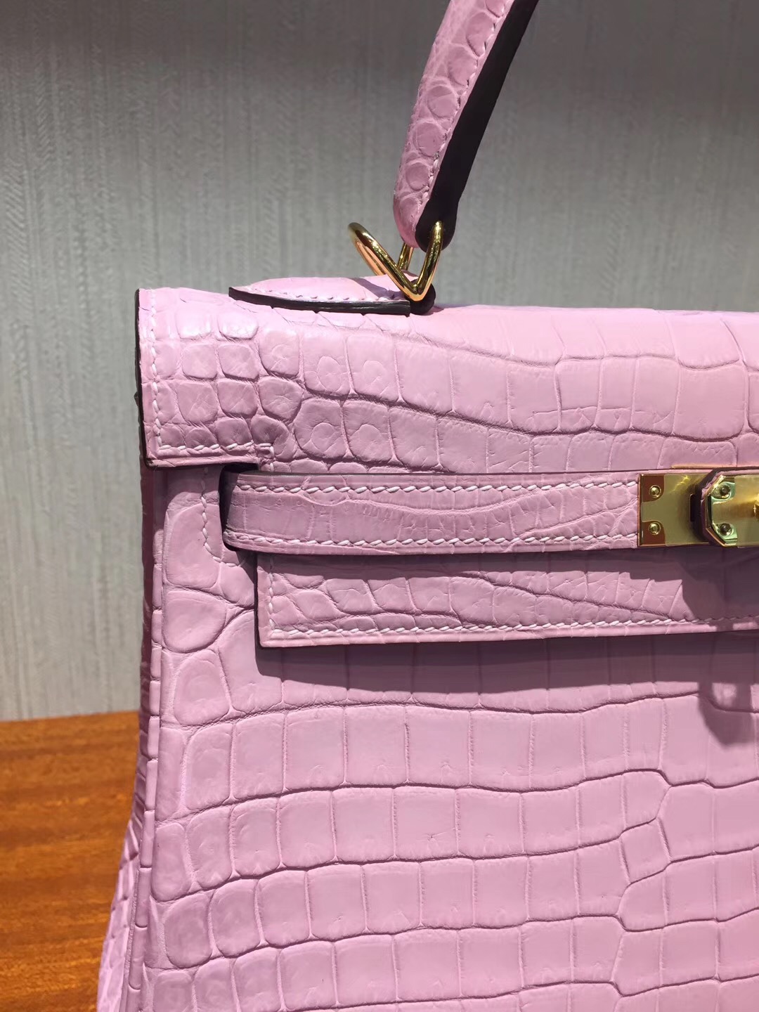 愛馬仕凱莉包包 Hermes Kelly 25cm 5P樱花粉 雾面倒V鳄鱼 完美品相 金扣