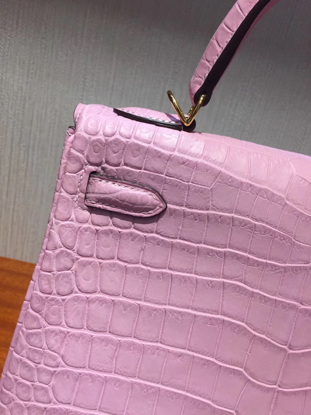 愛馬仕凱莉包包 Hermes Kelly 25cm 5P樱花粉 雾面倒V鳄鱼 完美品相 金扣