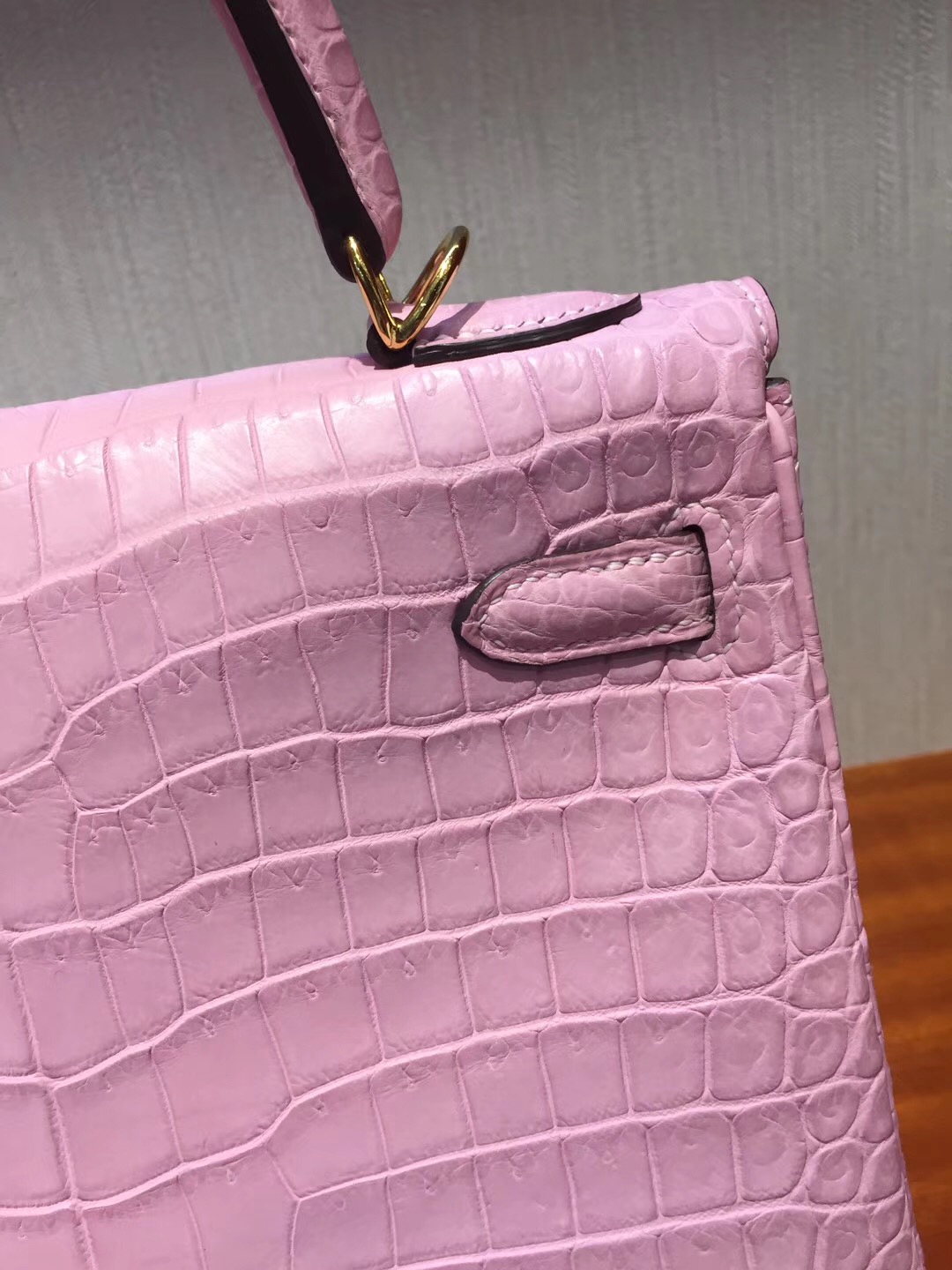 愛馬仕凱莉包包 Hermes Kelly 25cm 5P樱花粉 雾面倒V鳄鱼 完美品相 金扣