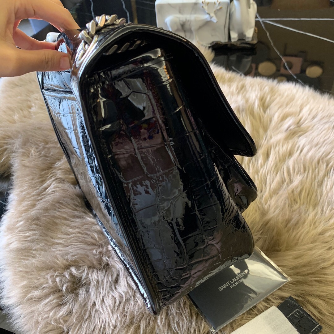 圣罗兰包包官網價格 YSL NIKI 中號鱷魚紋黑色漆皮 單肩斜跨兩用鏈條包