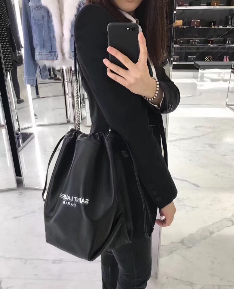 聖羅蘭包包臺灣官網 YSL TEDDY 黑色真皮包SAINT LAURENT PARIS抽繩水桶包