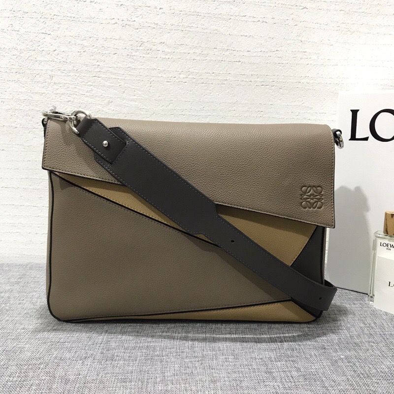 羅意威包包香港官網 LOEWE Puzzle Messenger Dark Taupe/Desert