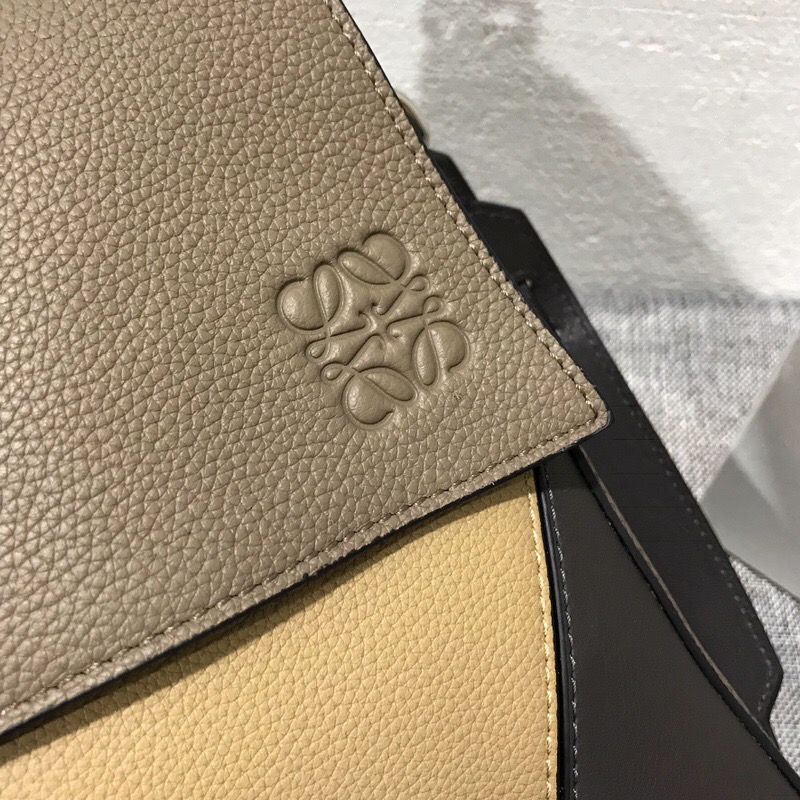 羅意威包包香港官網 LOEWE Puzzle Messenger Dark Taupe/Desert