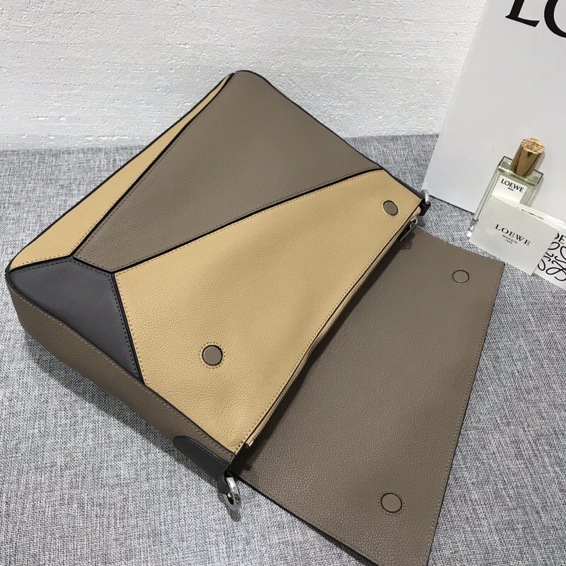 羅意威包包香港官網 LOEWE Puzzle Messenger Dark Taupe/Desert