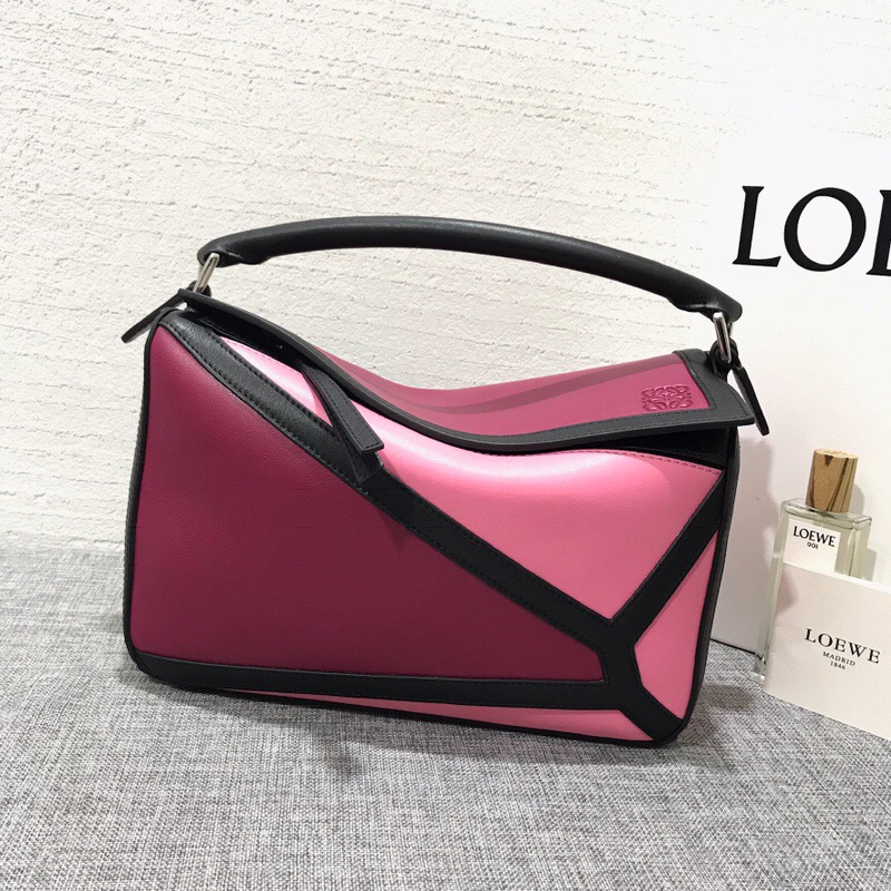 羅意威包包臺灣官網 LOEWE中號拼色 Puzzle Graphic Small Bag Raspberry/Wild Rose