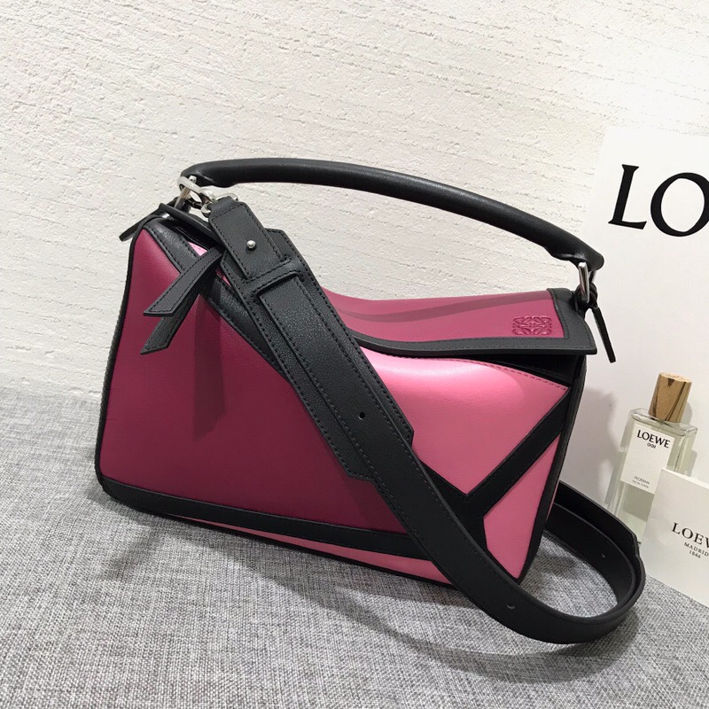 羅意威包包臺灣官網 LOEWE中號拼色 Puzzle Graphic Small Bag Raspberry/Wild Rose