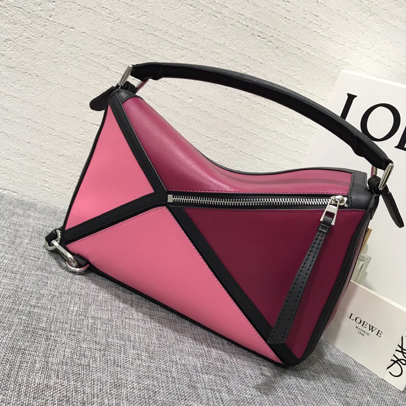 羅意威包包臺灣官網 LOEWE中號拼色 Puzzle Graphic Small Bag Raspberry/Wild Rose