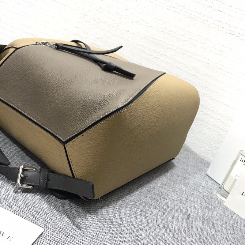 羅意威包包臺灣官網 LOEWE Puzzle Backpack Desert/Dark Taupe