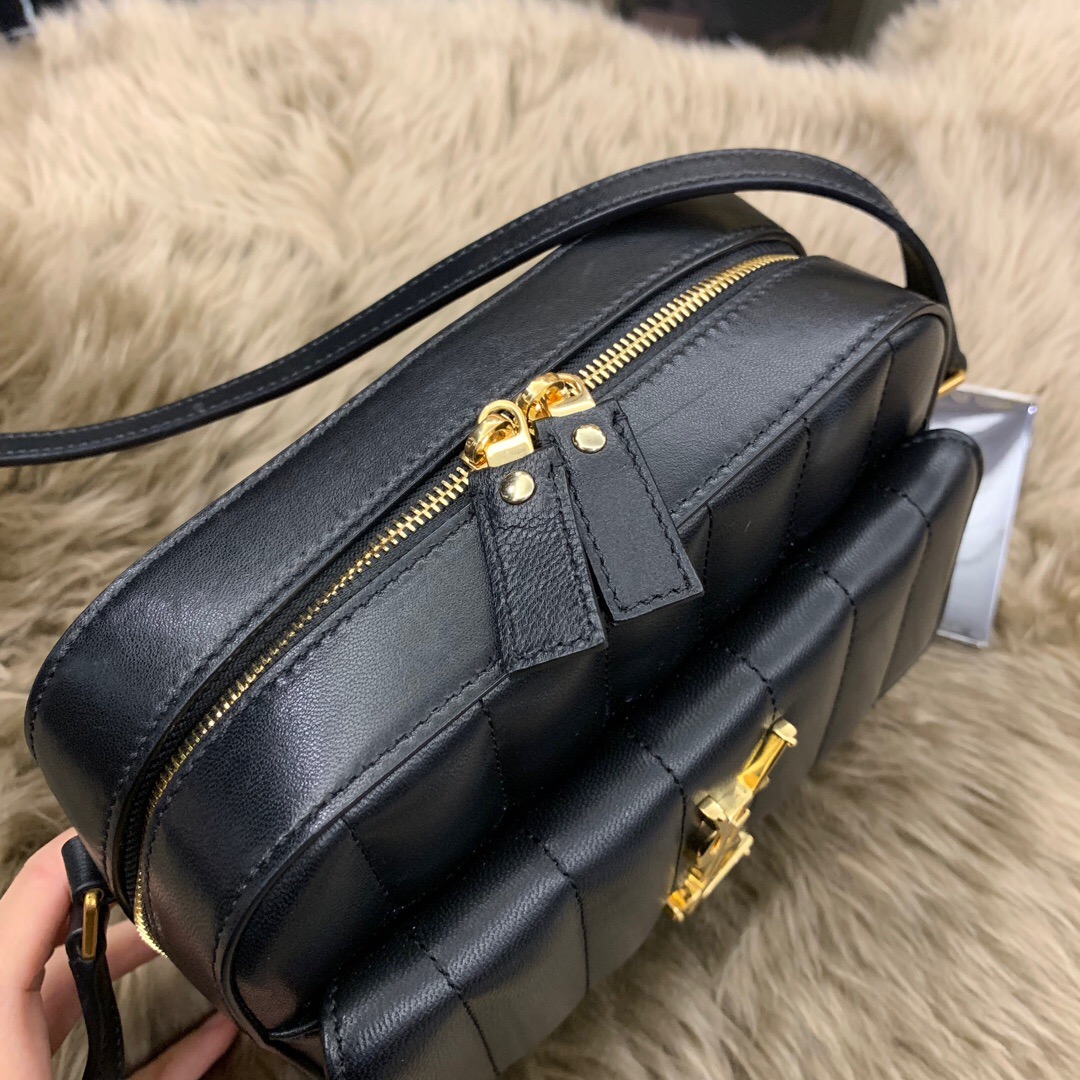 聖羅蘭 YSL VICKY 絎縫小羊皮相機包 5550520YD0J1000