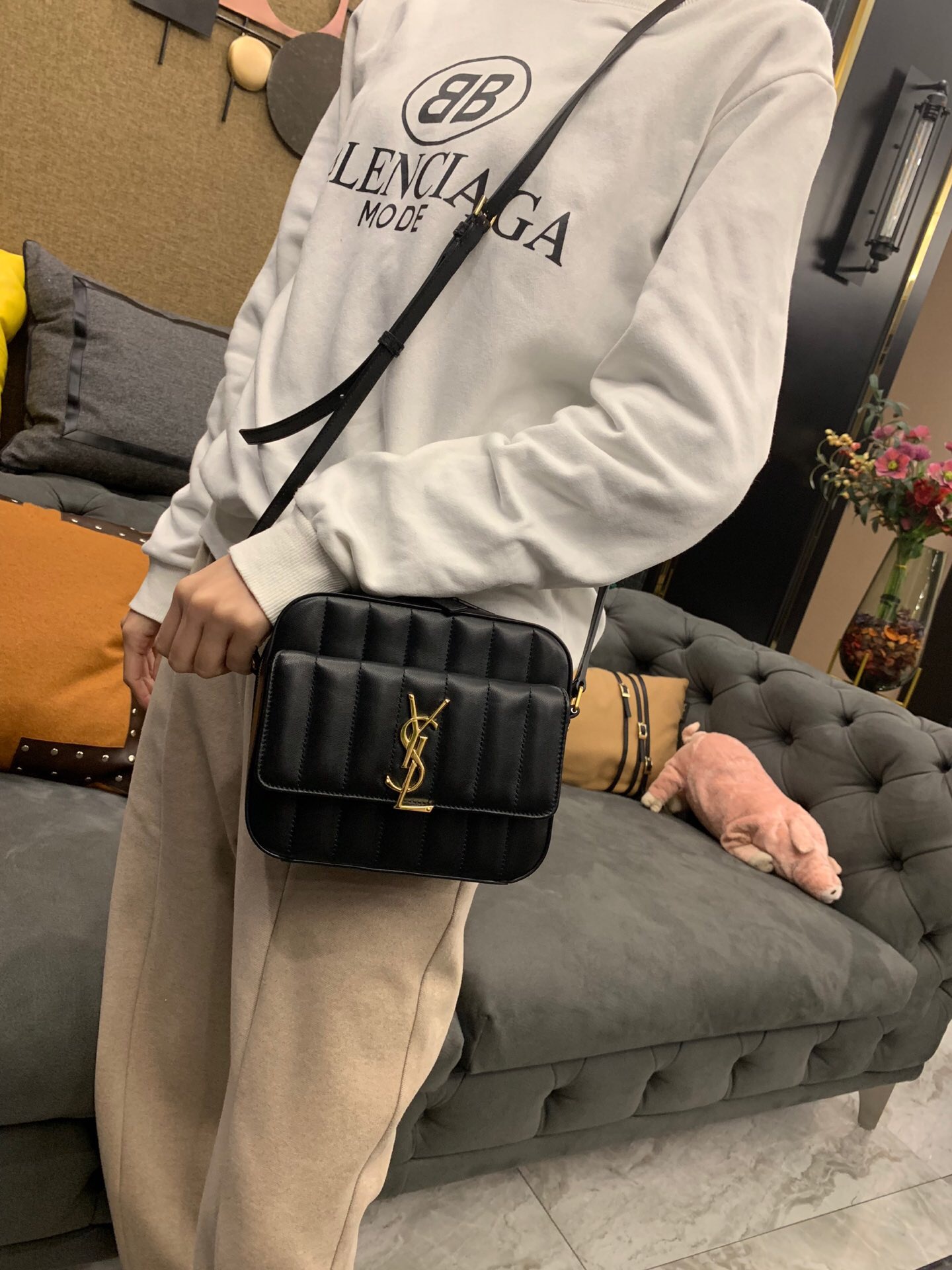 聖羅蘭 YSL VICKY 絎縫小羊皮相機包 5550520YD0J1000