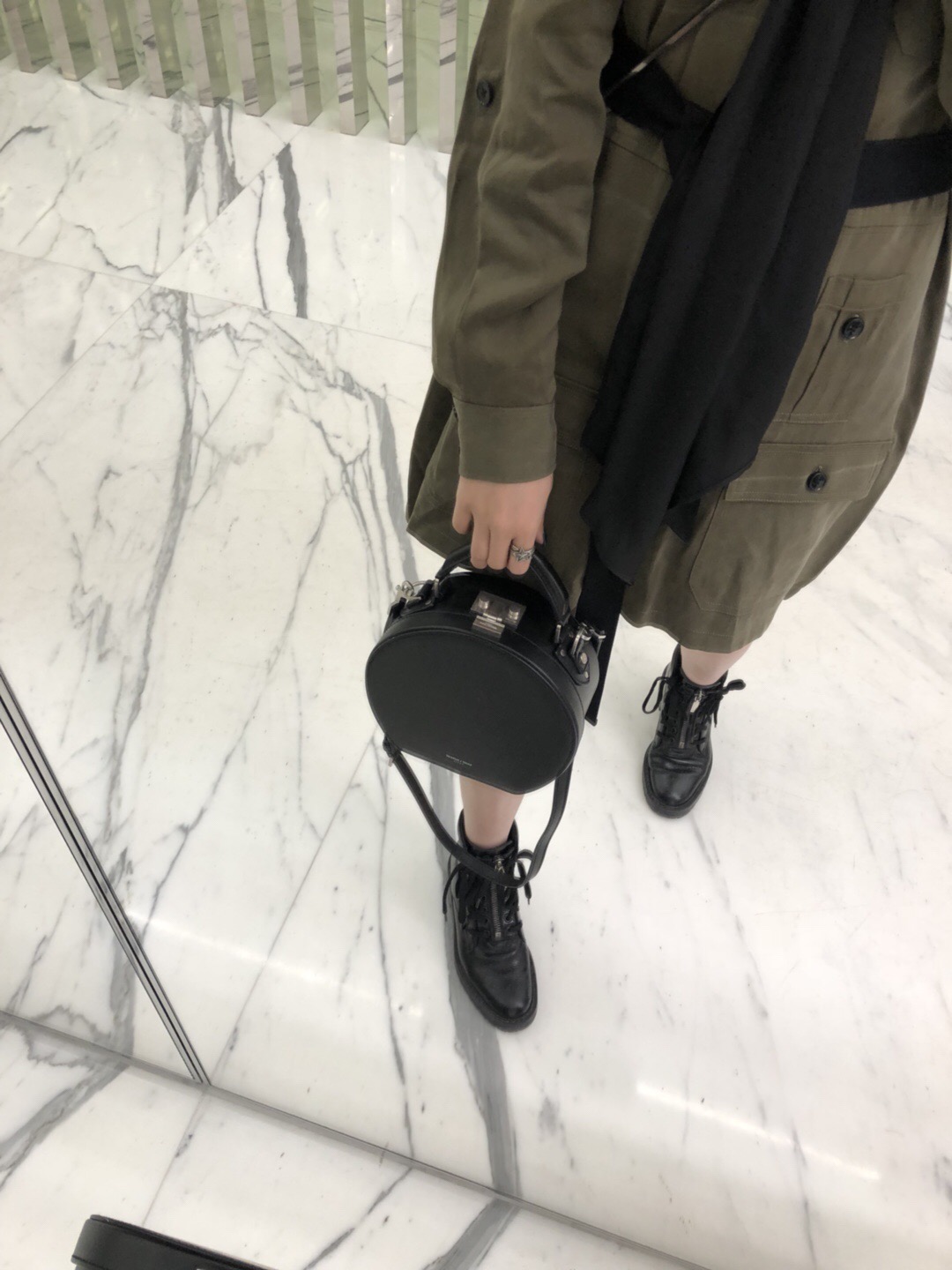 聖羅蘭包包官網 YSL MICA小號黑色真皮圓形帽包5168580K56E1080