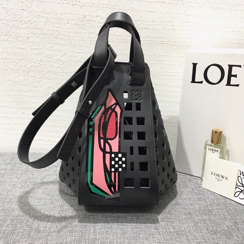 LOEWE包包香港官網 LOEWE Hammock Tulip Medium Bag黑色