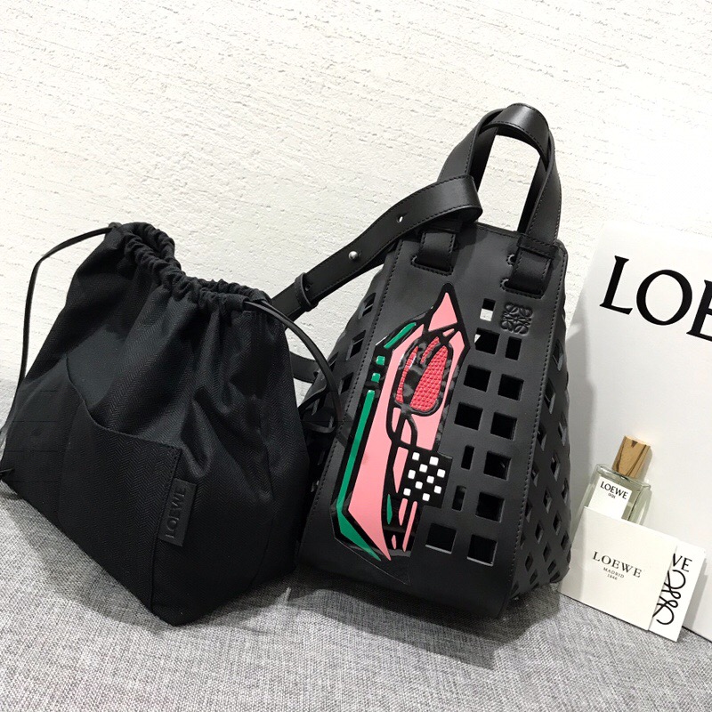 LOEWE包包香港官網 LOEWE Hammock Tulip Medium Bag黑色