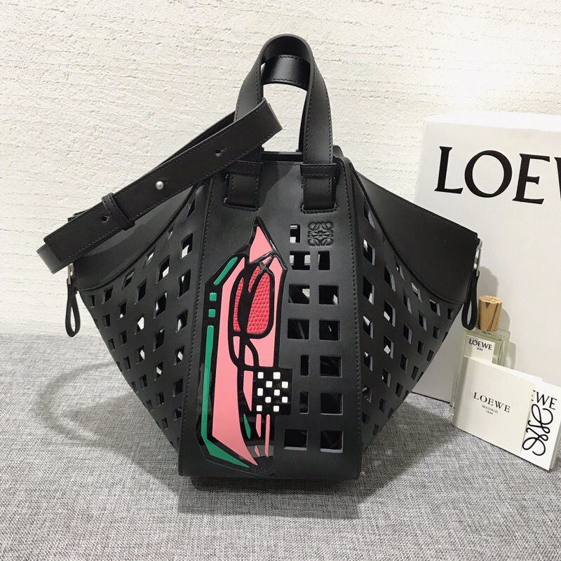 LOEWE包包香港官網 LOEWE Hammock Tulip Medium Bag黑色