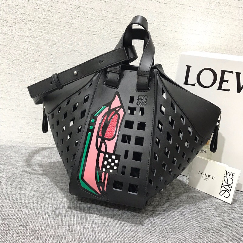 LOEWE包包香港官網 LOEWE Hammock Tulip Medium Bag黑色